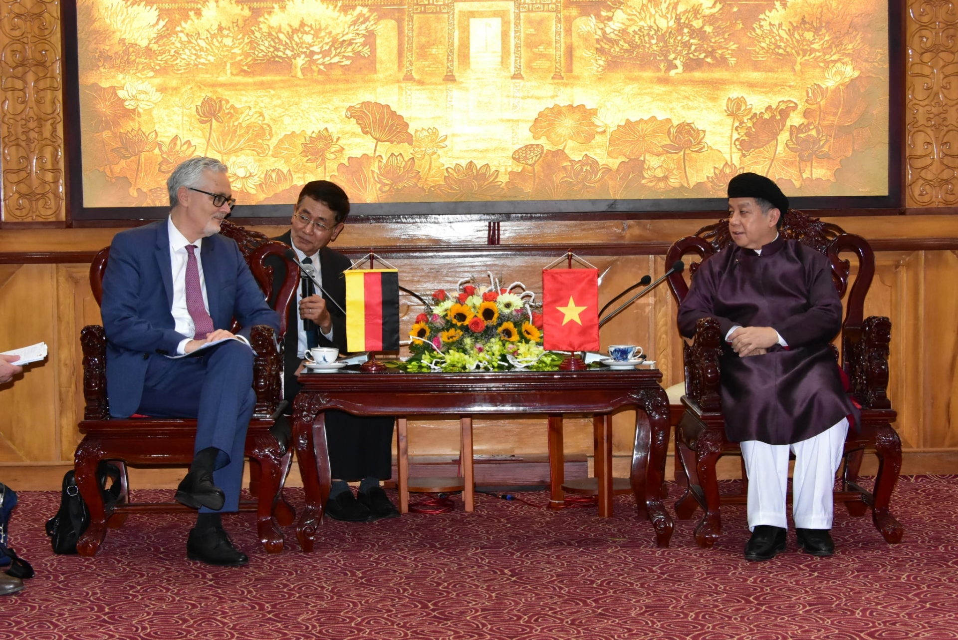 Chairman of the People's Committee of Thua Thien Hue Province Phan Ngoc Tho received Ambassador of the Federal Republic of Germany to Vietnam, Dr. Guido Hildner on April 19.