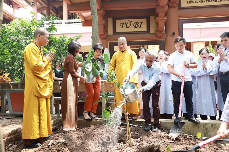 Hanoi plants Bodhi tree, symbol of Vietnam-India friendship