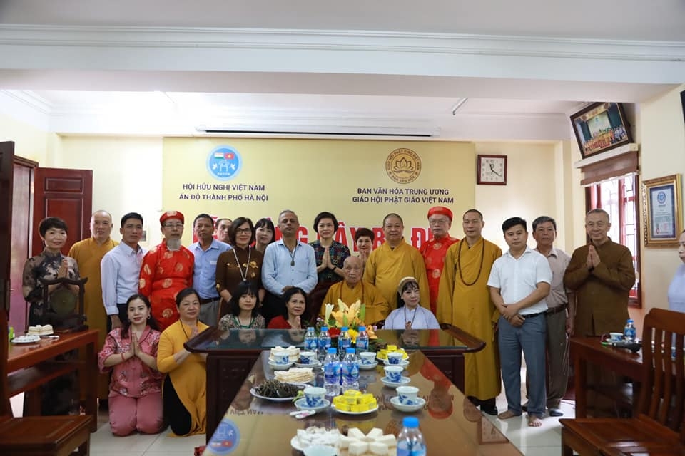 Hanoi plants Bodhi tree, symbol of Vietnam-India friendship