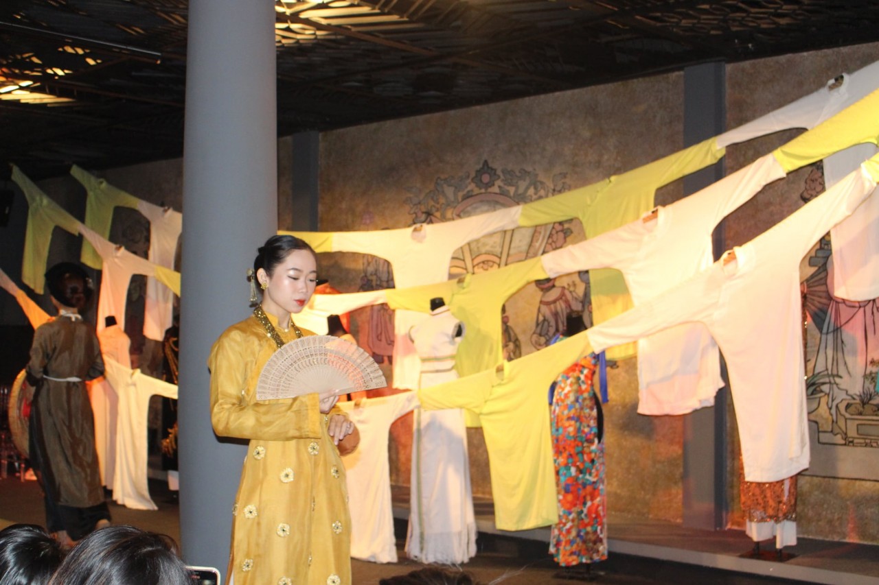 Fashion Event Highlights Indonesia's Batik and Vietnam's Ao Dai