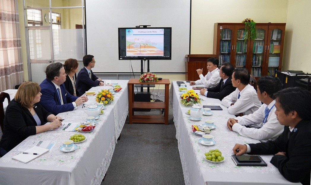 US Ambassador Visits Can Tho, Mekong Delta