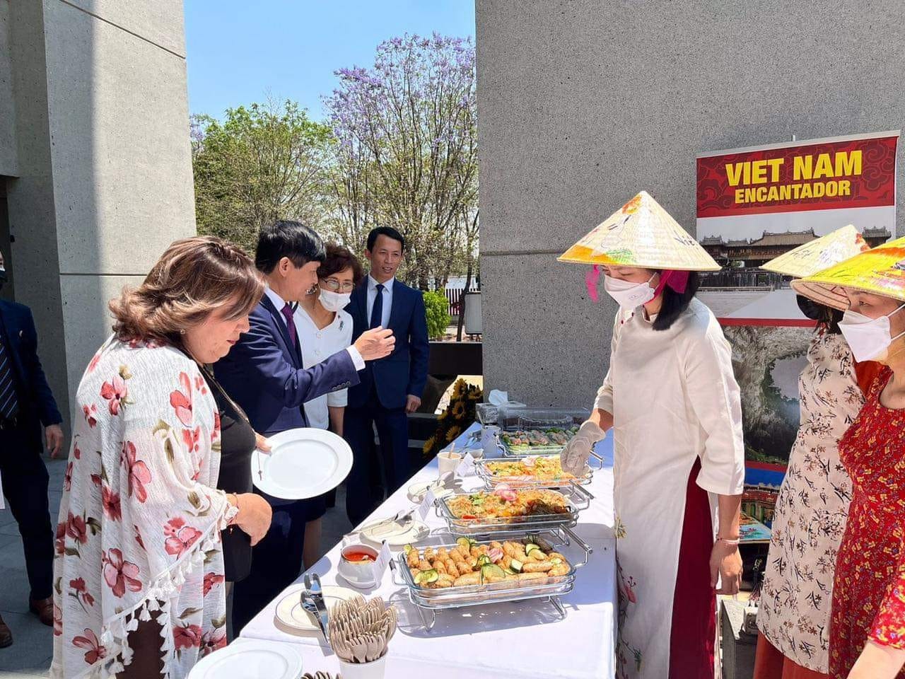 Vietnamese cuisine introduced to Mexican parliamentarians. Source: Vietnamese Embassy in Mexico