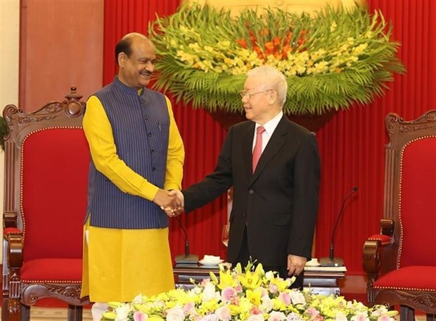 Party General Secretary Nguyen Phu Trong (R) receives Speaker of the Indian lower house Om Birla in Hanoi on April 20. Photo: VNA