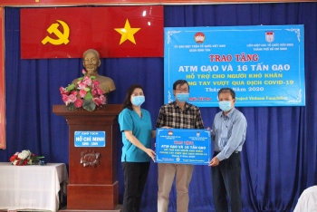 vietnamese community delivers over usd 5000 to myanmars yangon for covid 19 fighting