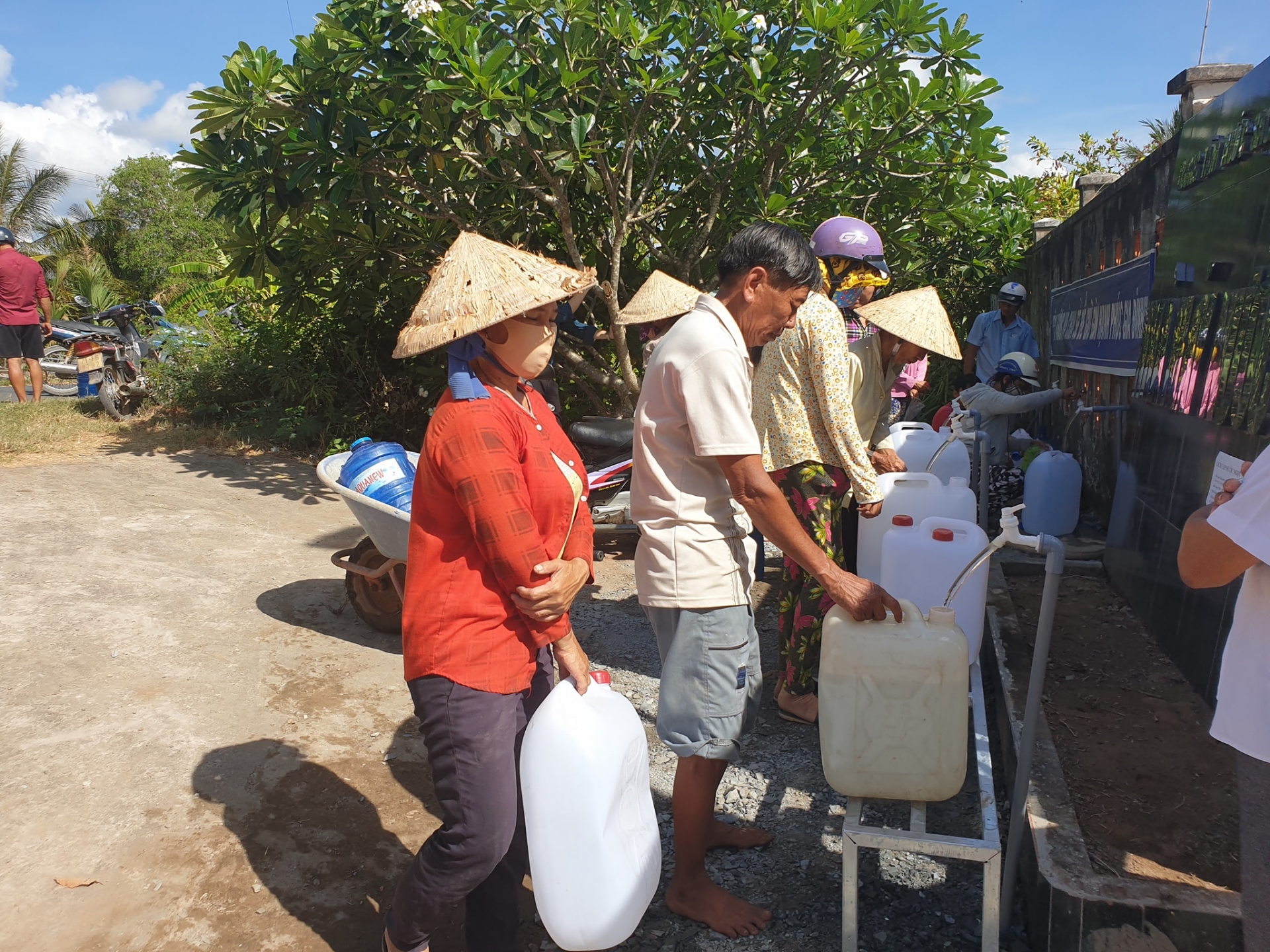 water filtration kiosk ensures quality water for 6000 households in ben tre