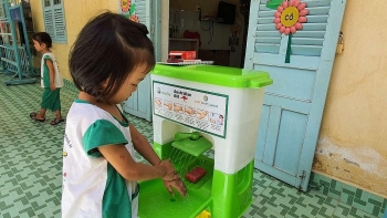 water filtration kiosk in ben tre provides clean water for 6000 households