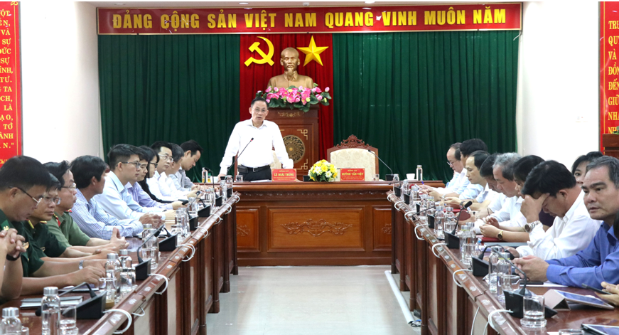 phu yen asked to thoroughly understand importance of east sea