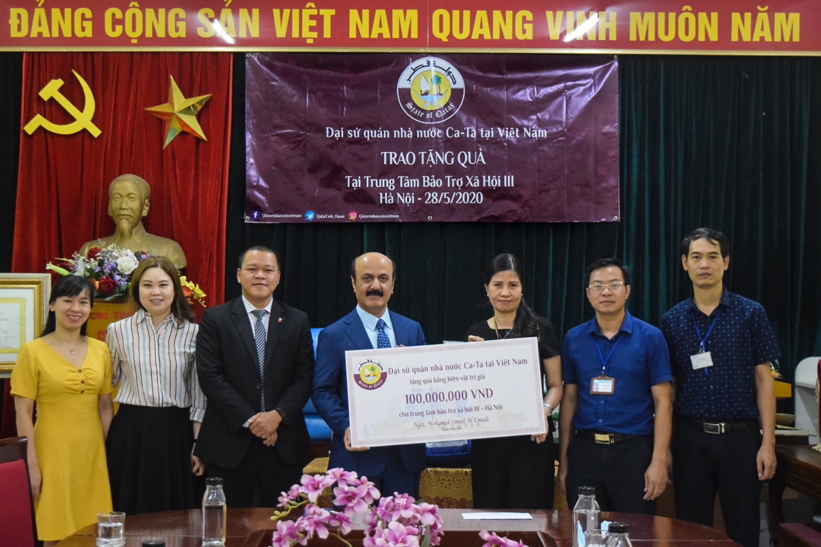 qatar embassy surprises children elderly at hanoi based social sponsored center with gifts