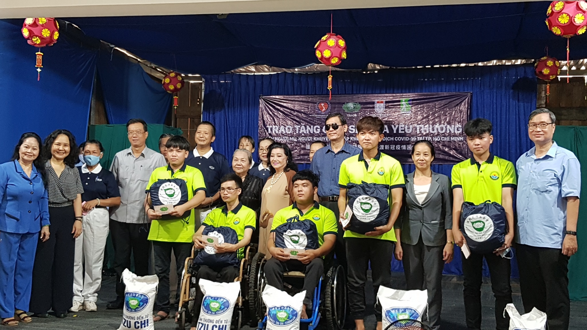 hufo 2000 gifts for disadvantaged people and children in hcm city