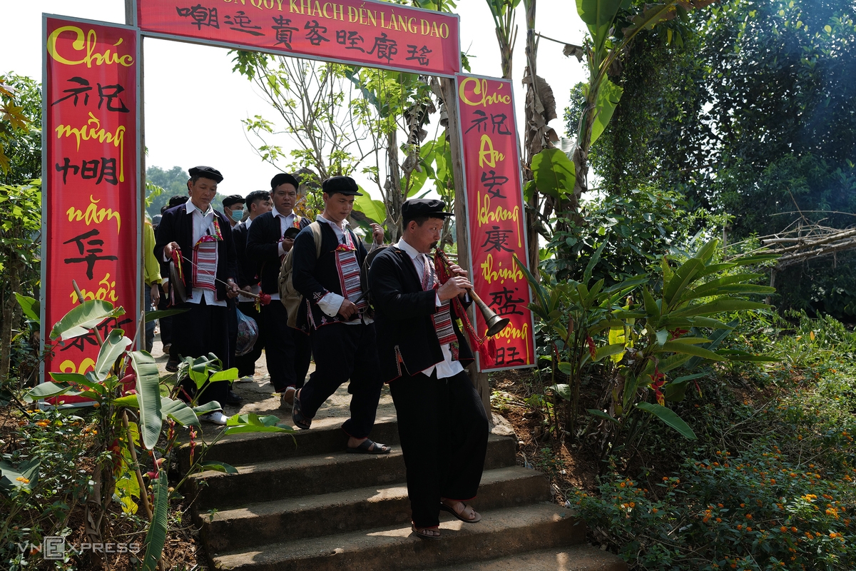 Ban Vuong festival of Dao ethnic group reenacted in Hanoi