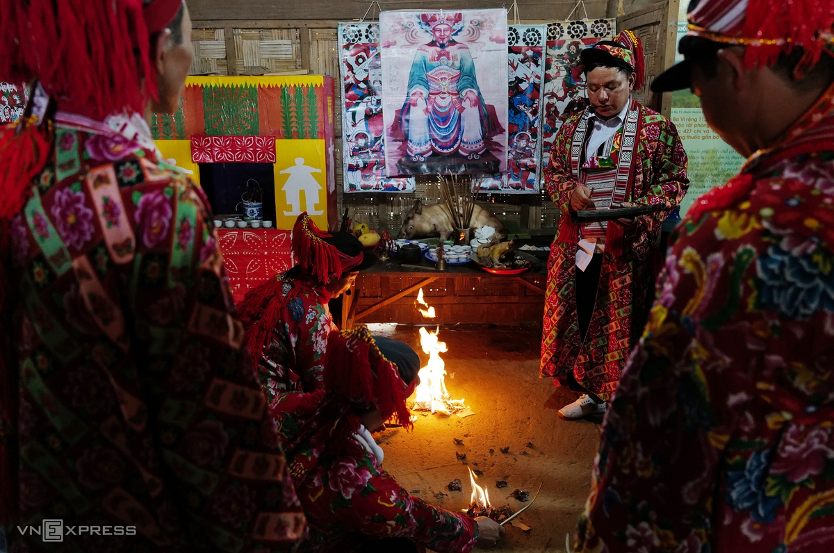 Ban Vuong festival of Dao ethnic group reenacted in Hanoi