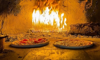 Check out H’mong-sausage pizza in Sa Pa