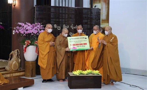 HCM City's monks, Buddhist followers raise VND 1 billion for Covid-19-hit Indian