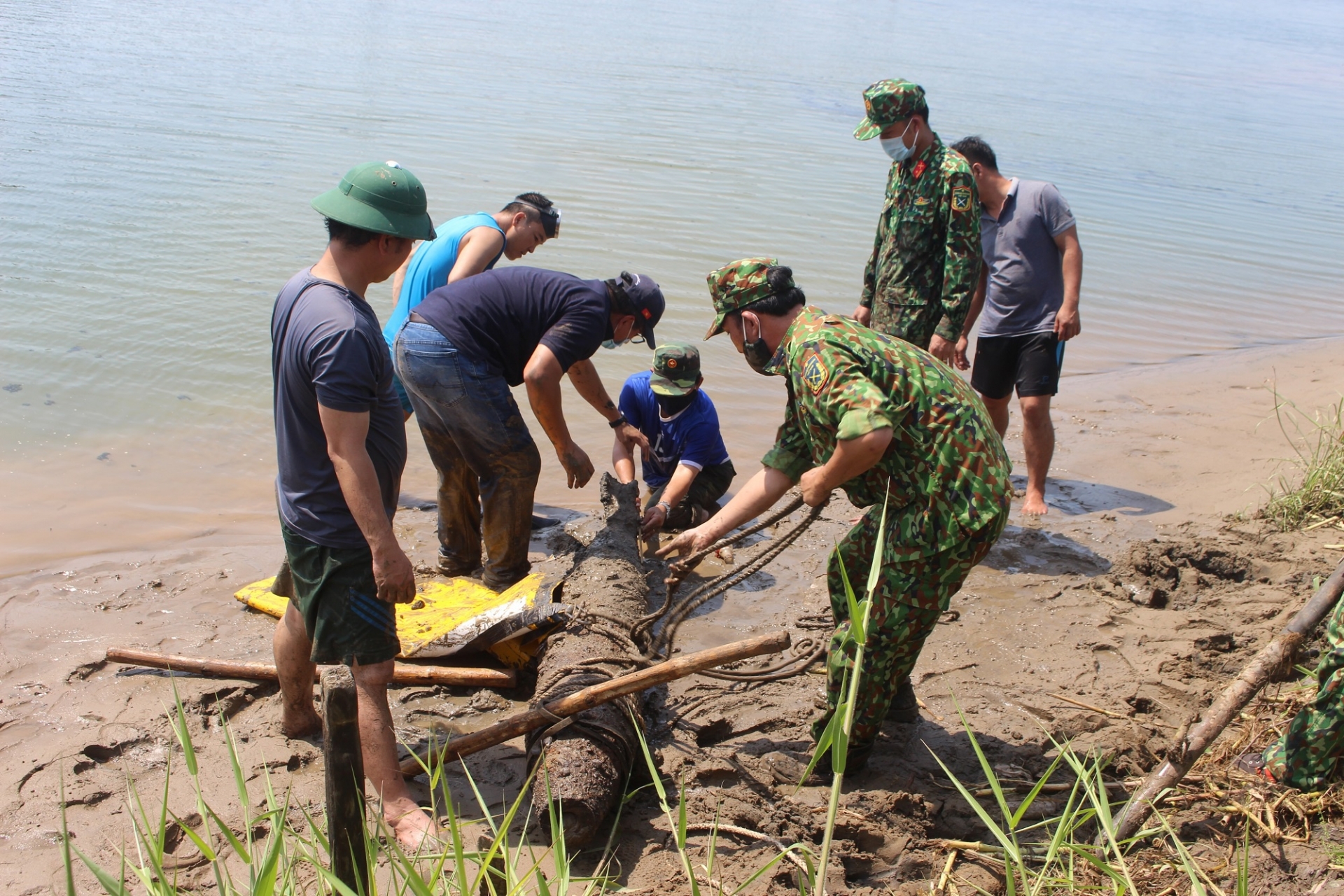 Quang Tri safely handles 250-kg wartime bomb