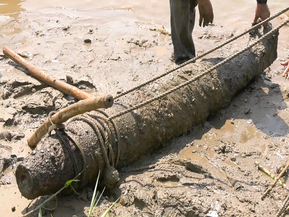 Quang Tri safely handles 250-kg wartime bomb