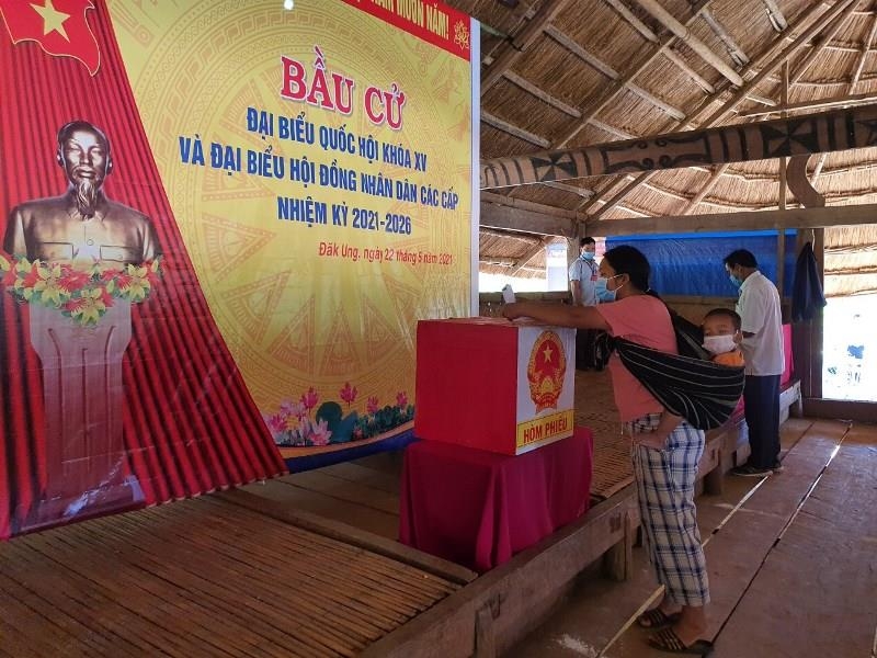 In Photos: Early voting held in border areas, islands