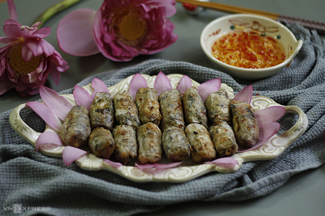 Recipe: Lotus petals spring rolls