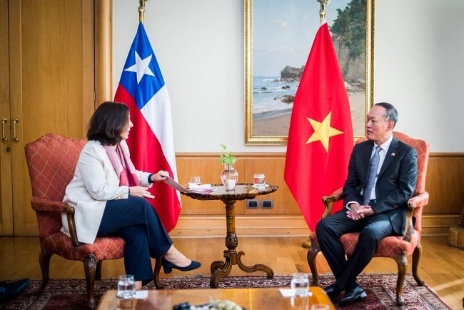 New Chilean FM Affirms Commitment to Strengthening Ties with Vietnam