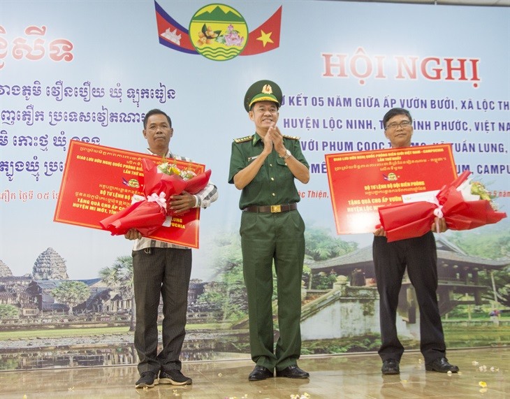 Binh Phuoc Border Residents Foster Cooperation with Cambodian Locality