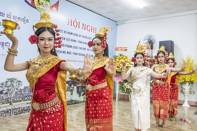 Binh Phuoc Border Residents Foster Cooperation with Cambodian Locality