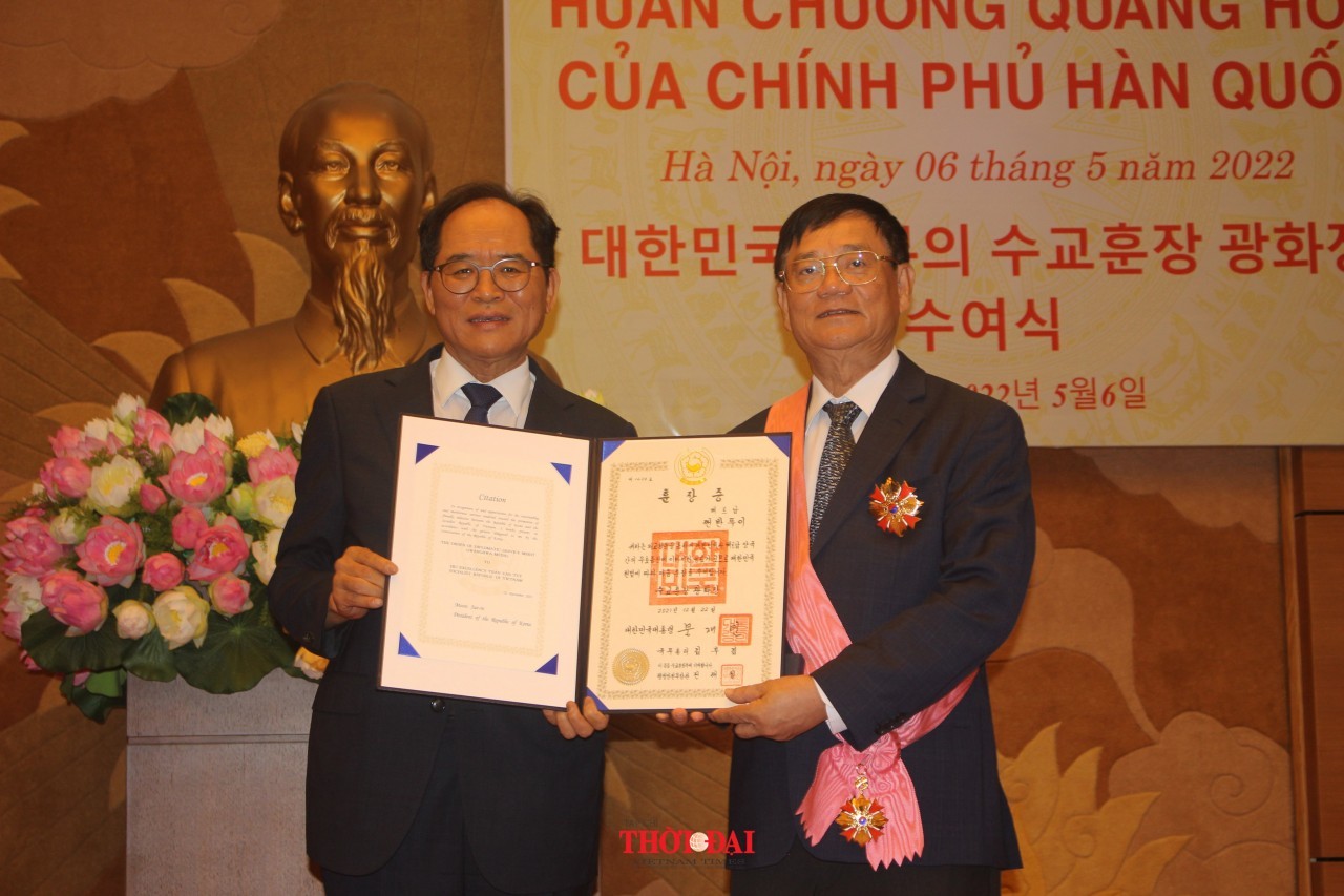 Vietnamese Former Official Honoured with RoK’s Order of Diplomatic Service Merit Gwanghwa Medal