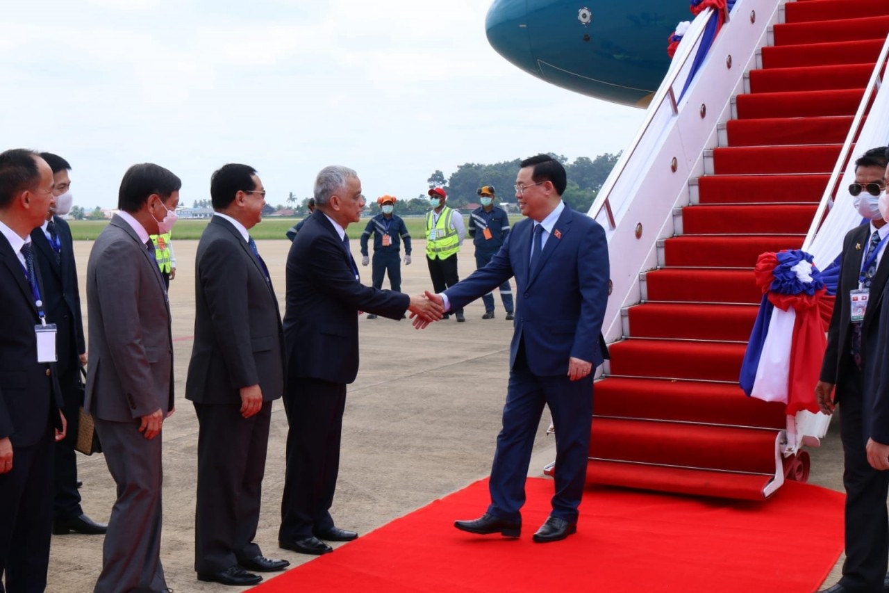 National Assembly Chairman Visits Laos to Strengthen Solidarity
