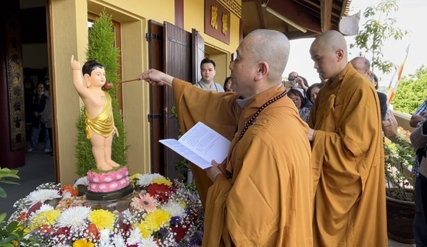 Vietnamese Abroad Celebrate the Buddha’s 2566th Birthday