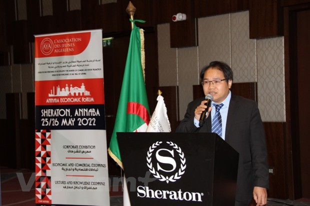 Vietnamese Trade Counselor in Algeria Hoang Duc Nhuan speaks at the event. Photo: VNA