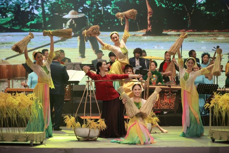 Vietnam Won Many Awards at 2022 April Spring Friendship Art Festival in Pyongyang
