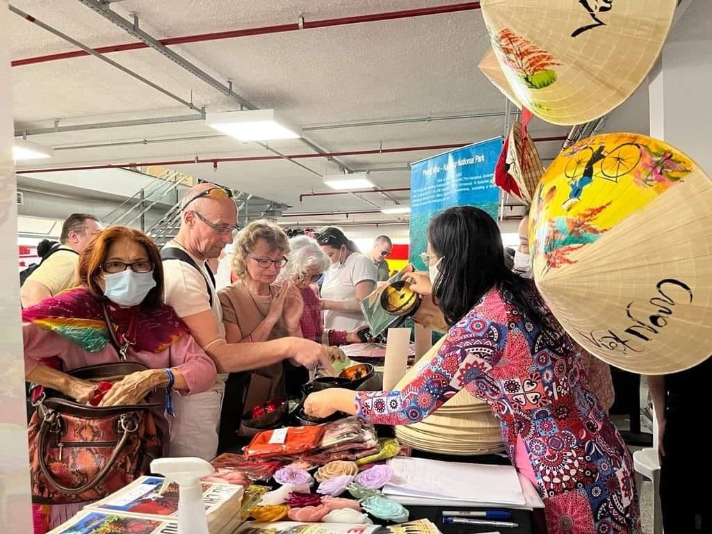 Vietnamese Handicrafts, Cuisine Introduced in Brasilia's Charity Bazaar