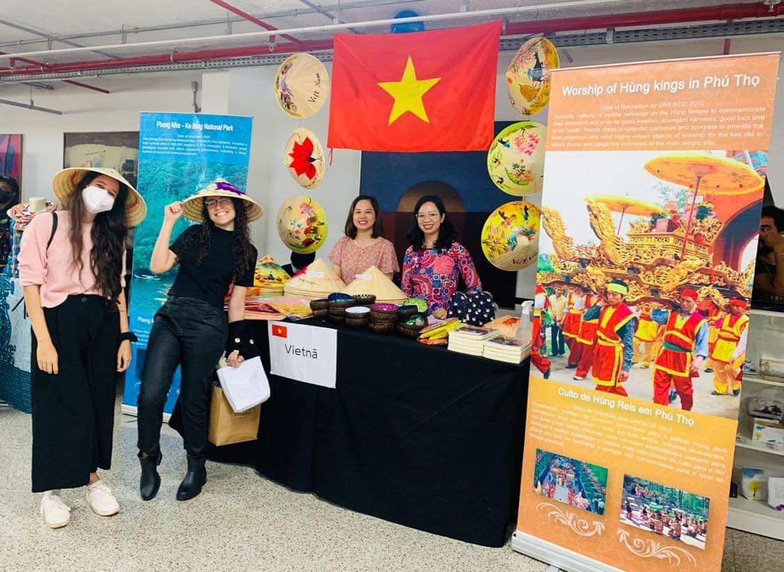 Vietnamese Handicrafts, Cuisine Introduced in Brasilia's Fair