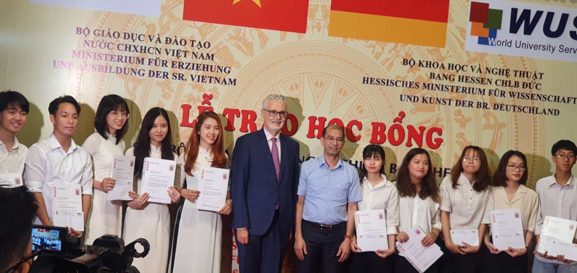 more than 90 outstanding students in hanoi receive hessen scholarships