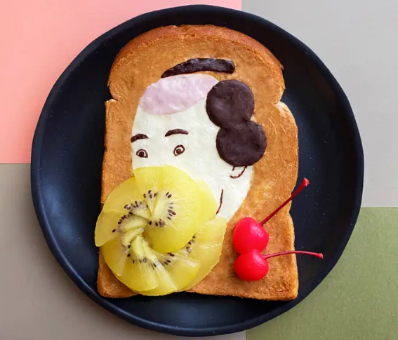 japanese artist makes her creations on plain bread using edible ingredients