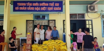 NGO prepares food for Quang Nam's needy families