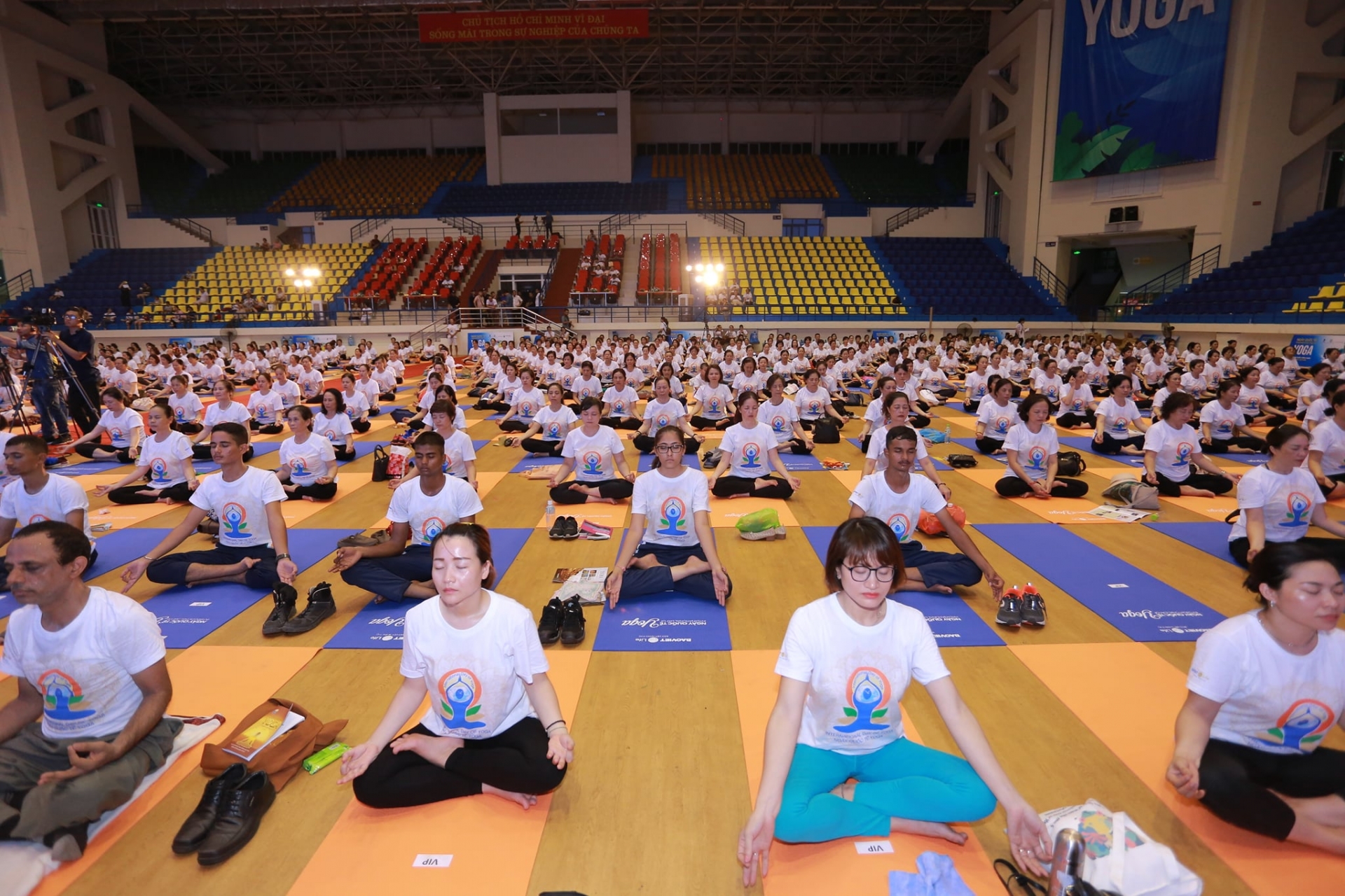 sixth international day of yoga to kick off this weekend in vietnam