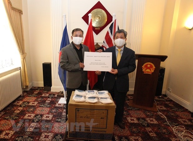 community in uk received 10000 masks from state committee for overseas vietnamese