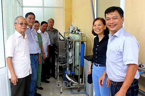 Water purifiers installed in 12 primary schools in Binh Dinh