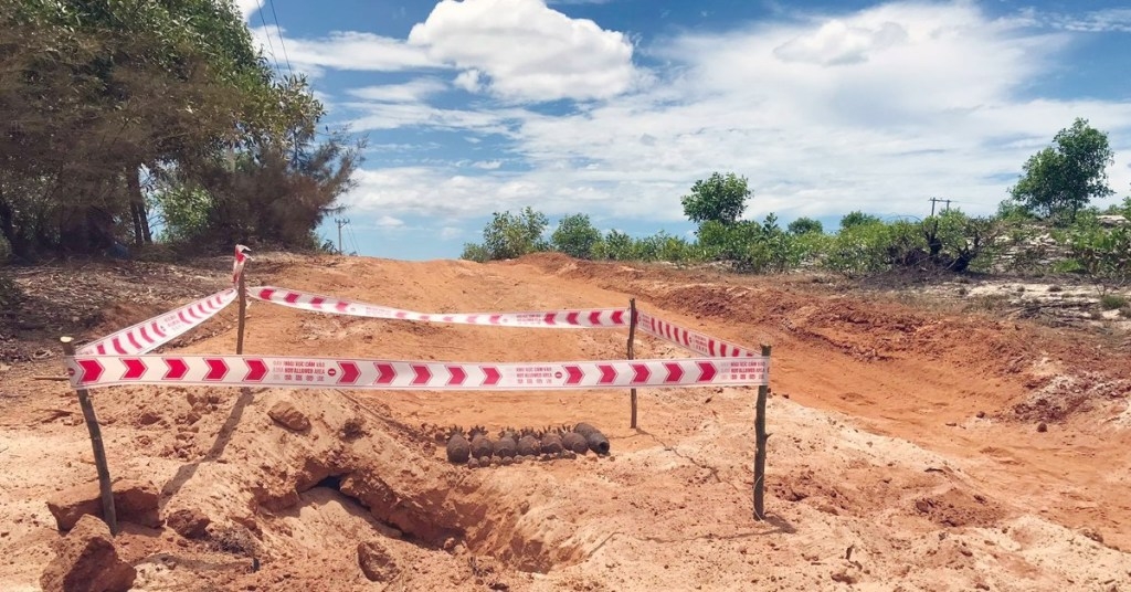 war left unexploded ordnance founded under quang tris road