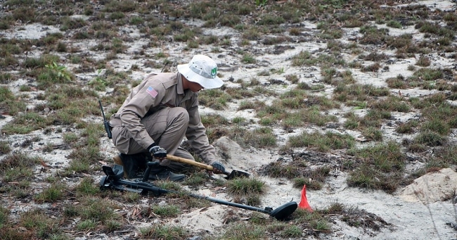 War-left unexploded ordnances founded under Quang Tri's road