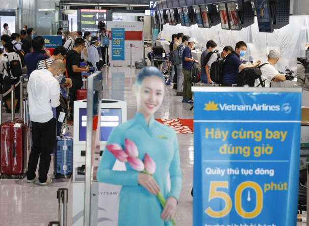 First Japan-Vietnam flight takes off as travel partially resumes