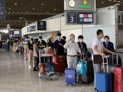 Nearly 300 Vietnamese repatriated from European countries due to COVID-19