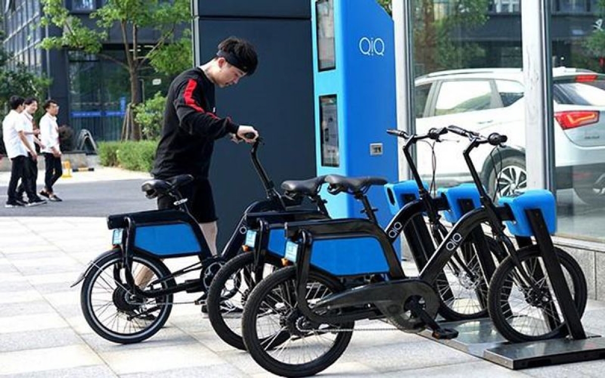 Hanoi to pilot free electric two-wheeler rental system connecting bus routes