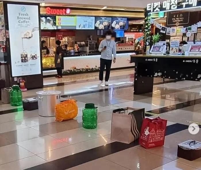 World Environment Day: Korean movie goers use kimchi jars, buckets...to buy popcorns World Environment Day: Korean movie goers use kimchi jars, buckets...to buy popcorns