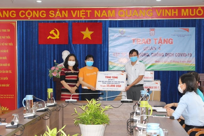 Covid-19 emergency aid package given to Ho Chi Minh City