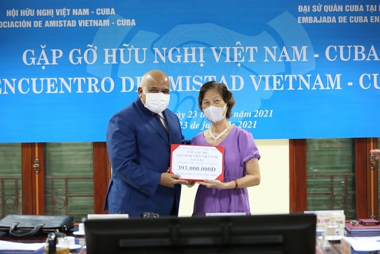 Vietnamese alumni assist Cuba combat Covid-19