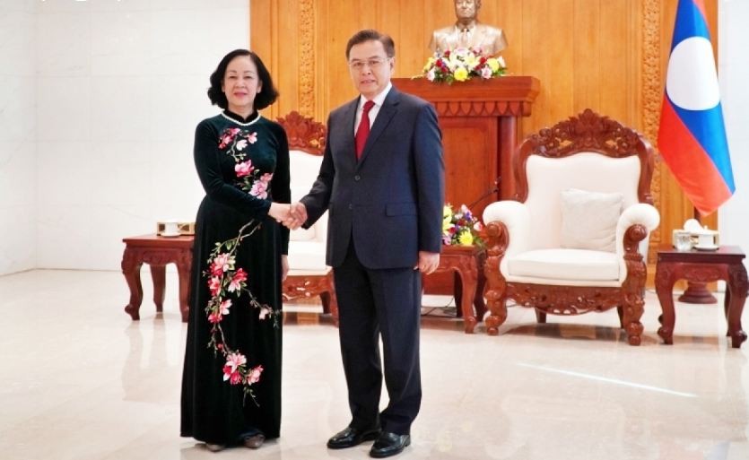 Vietnamese Party Delegation Busy in Trip to Laos