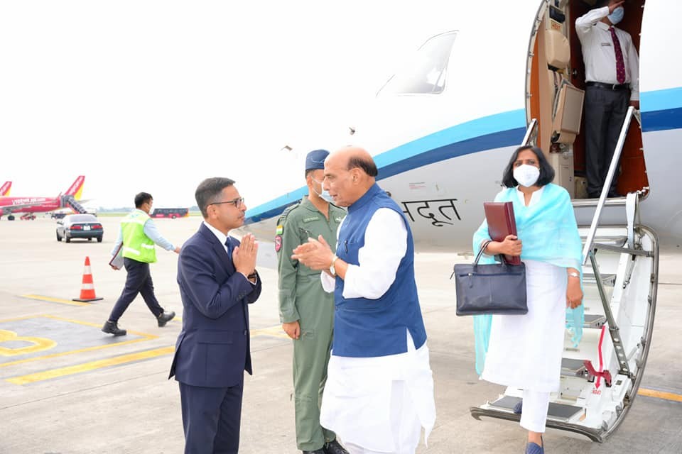 Indian Defence Minister Begins Official Visit to Vietnam