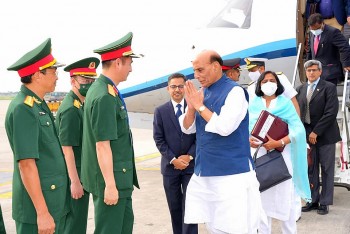 Indian Defence Minister Begins Official Visit to Vietnam