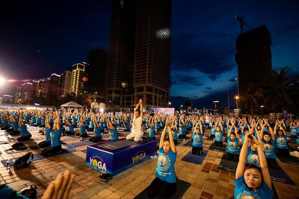 The International Yoga Festival - Da Nang 2022 was held recently in the central city of Da Nang, attracting the attention of many locals and tourists.