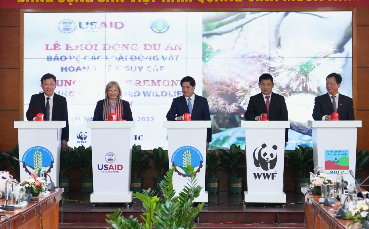  USAID and the Ministry of Agriculture and Rural Development launched the Saving Threatened Wildlife project to help Vietnam control the increasingly serious wildlife trafficking situation. 
